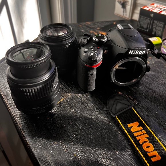 NIKON D3200 Camera with Extra Lens - Picture 1 of 2